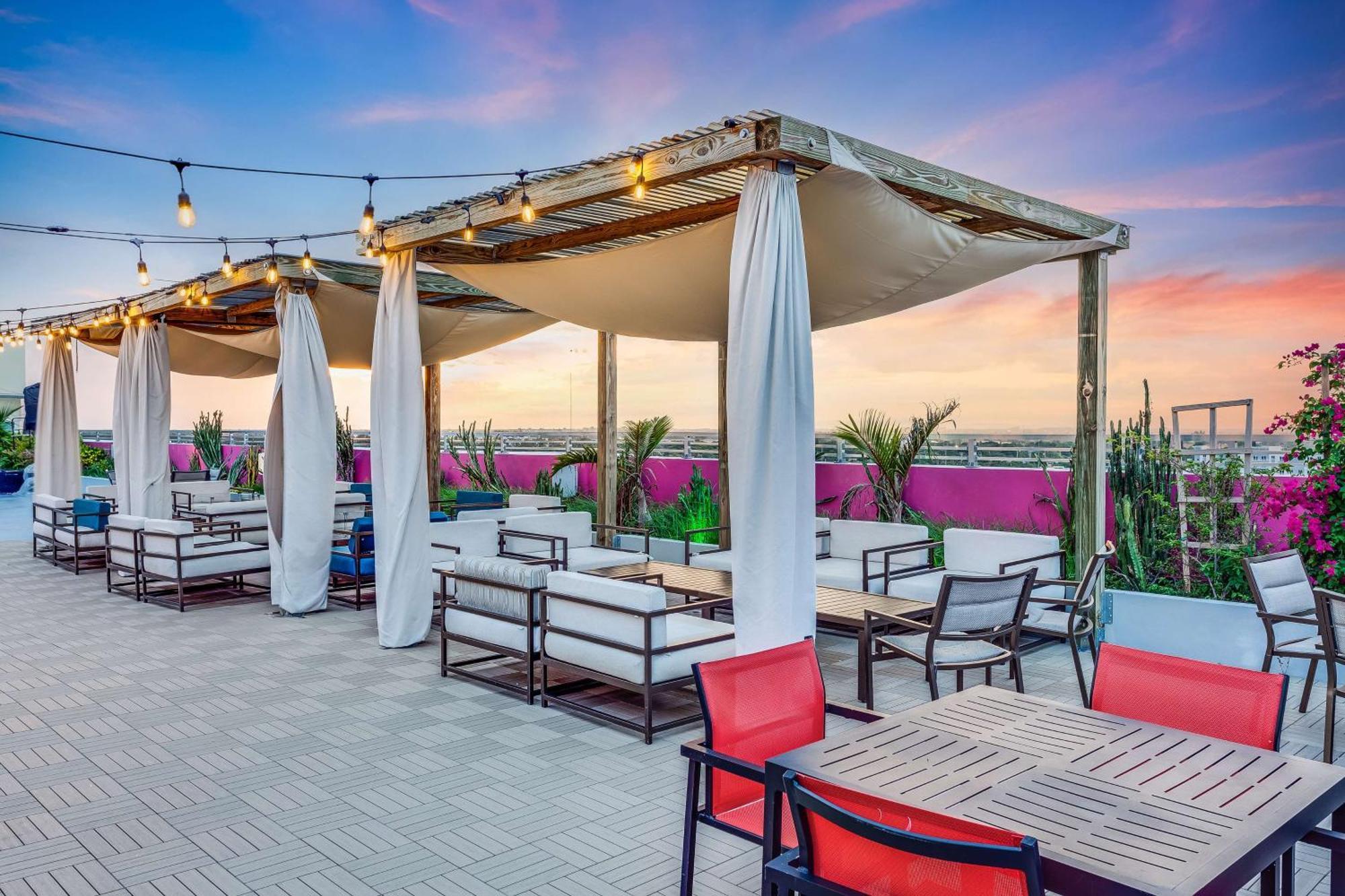 Serena Hotel Aventura Miami, Tapestry Collection By Hilton Exterior photo