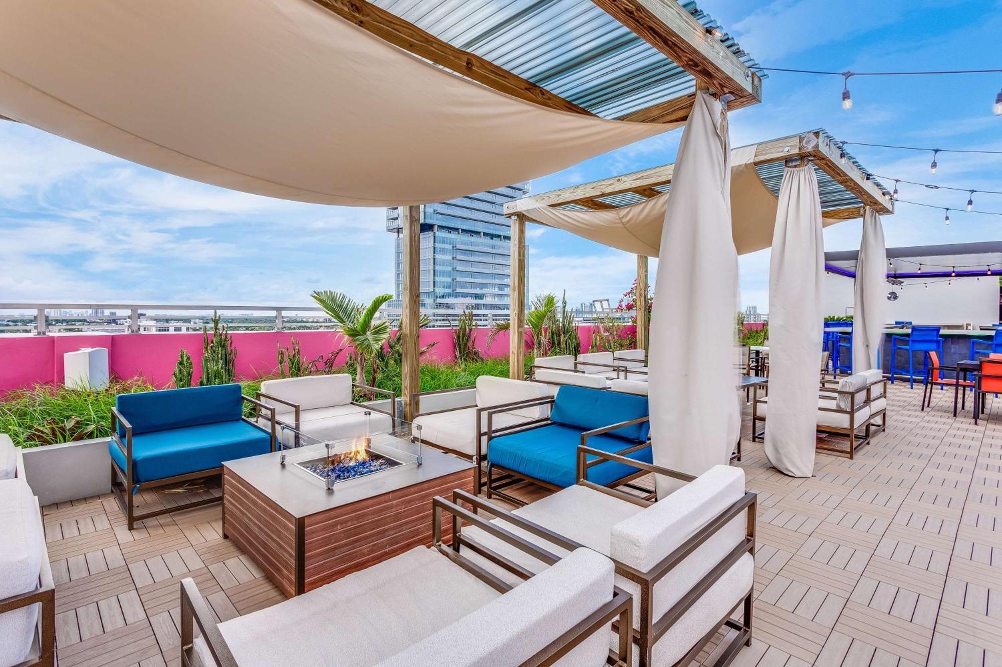 Serena Hotel Aventura Miami, Tapestry Collection By Hilton Exterior photo